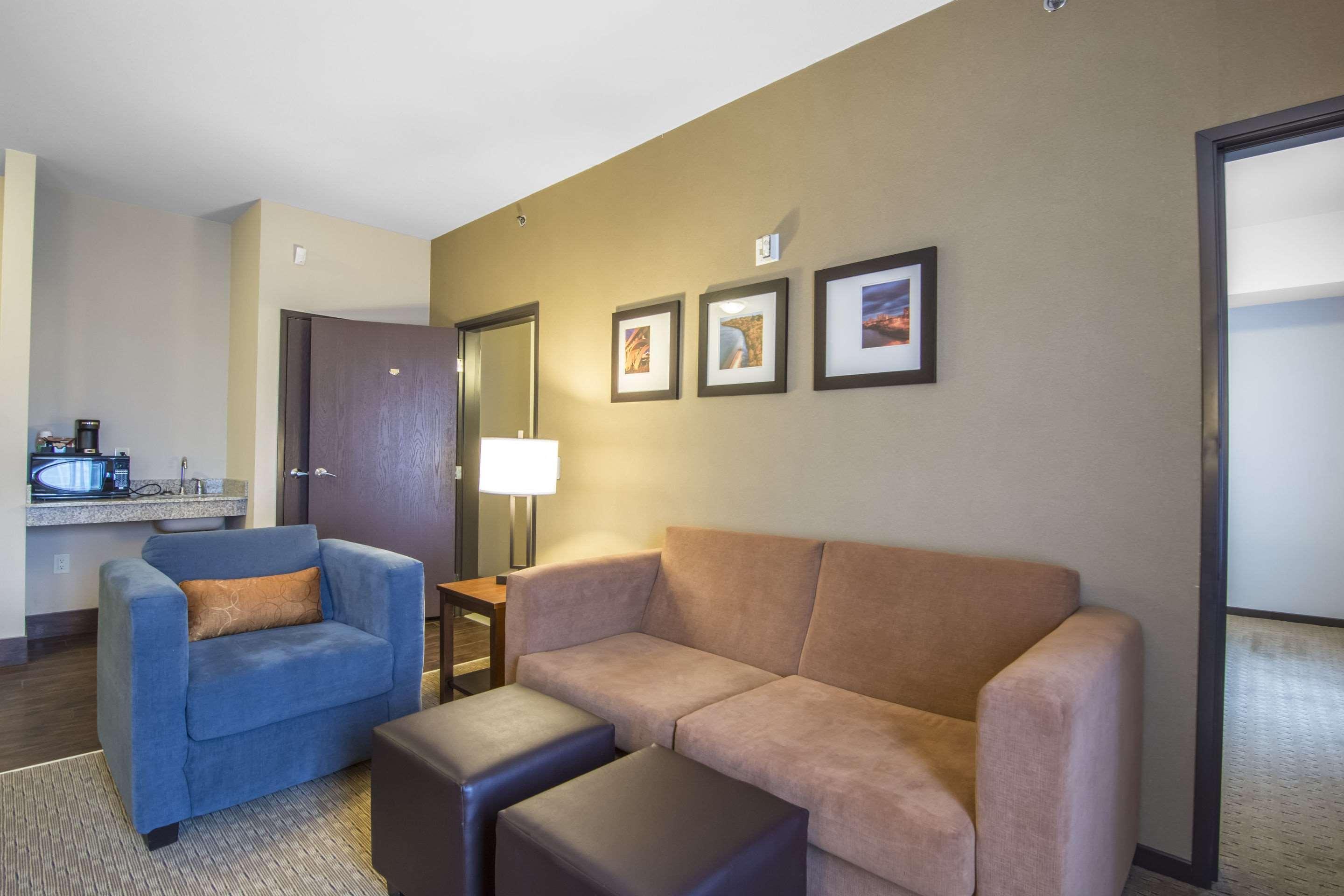 Comfort Suites Saskatoon Exterior foto